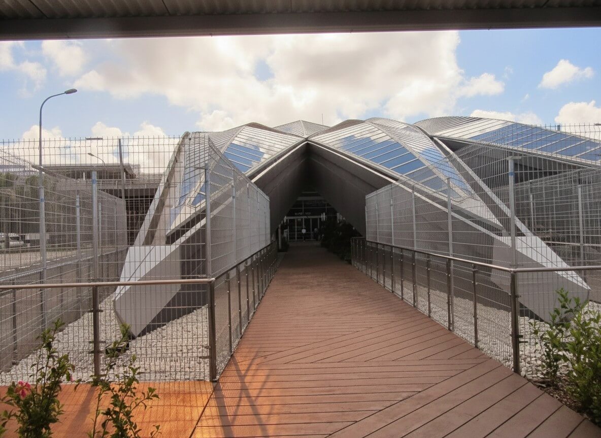 Façade en verre de l'Aéroport Sir Seewoosagur Ramgoolam